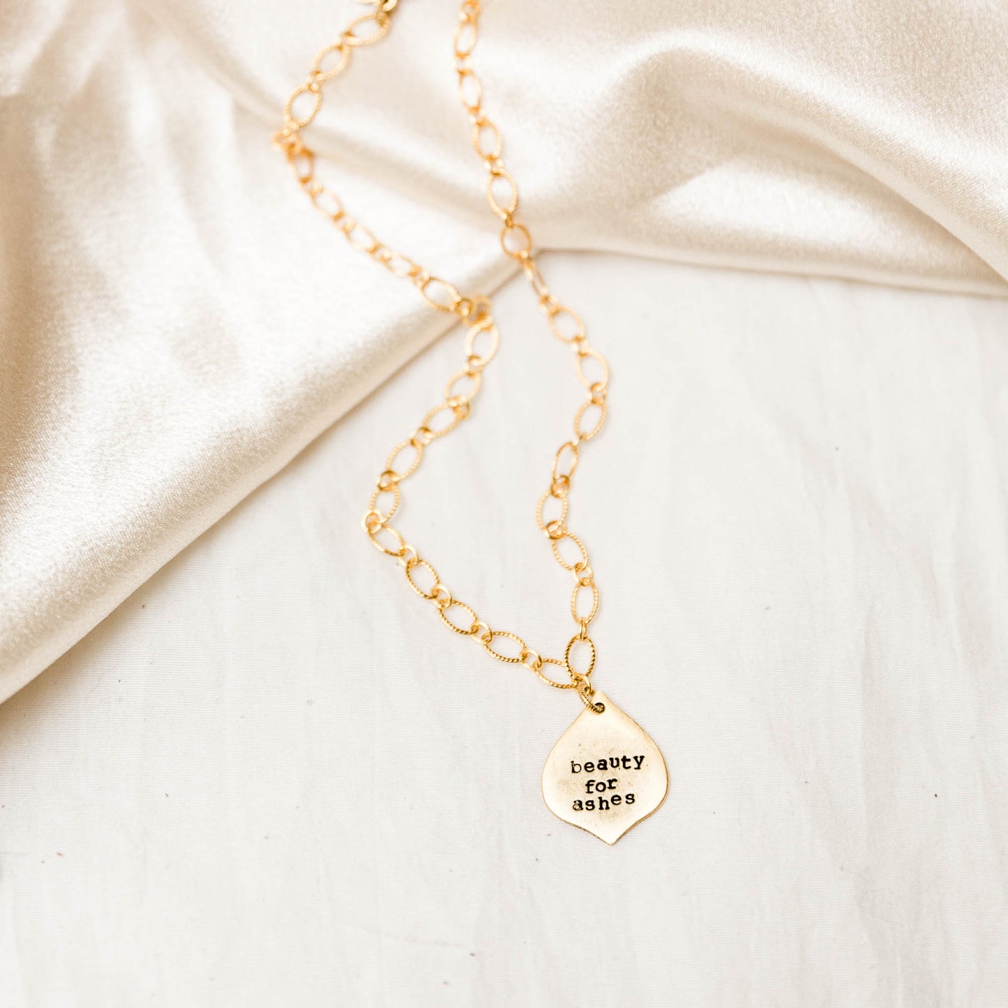 Load image into Gallery viewer, Heaven Inspired Shiloh Necklace - Gold
